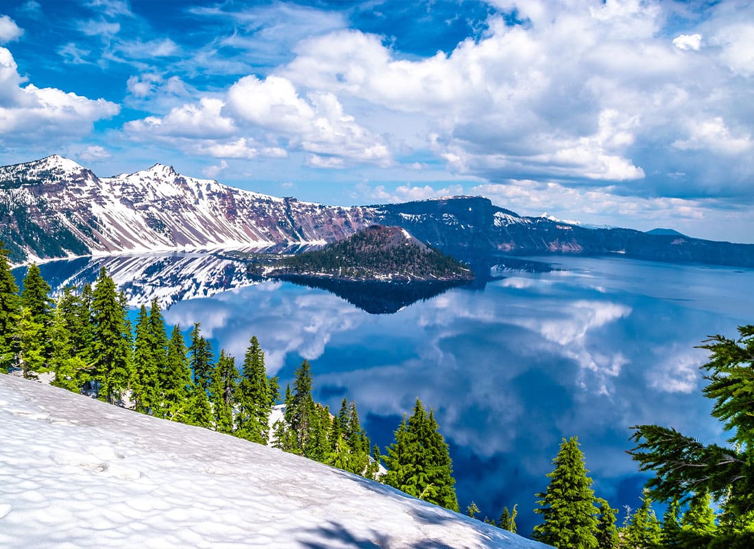 Redmond, OR - Beautiful Morning Hike Around Crater Lake in Crater National Park in Oregon